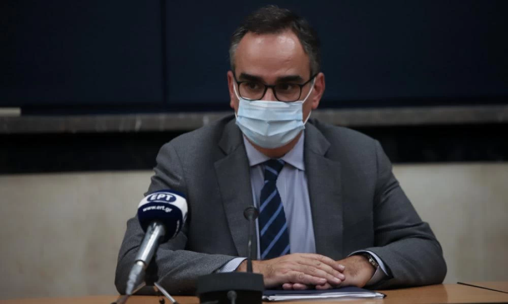 Σπέρνουν τον διχασμό - Κοντοζαμάνης: «Ζούμε την πανδημία των ανεμβολίαστων - Εξετάζεται η υποχρεωτικότητα και σε άλλους τομείς»